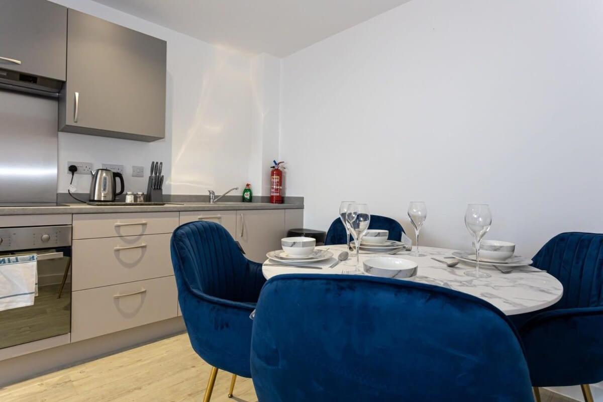 Modern 2 Bed Salford Apartment Stunning Views Manchester Zewnętrze zdjęcie