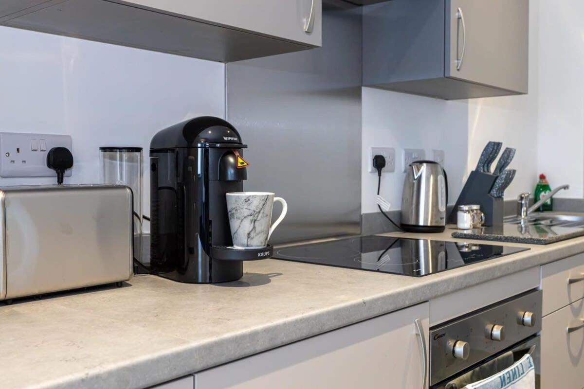 Modern 2 Bed Salford Apartment Stunning Views Manchester Zewnętrze zdjęcie