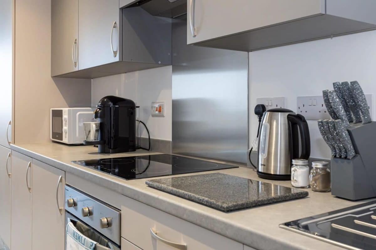 Modern 2 Bed Salford Apartment Stunning Views Manchester Zewnętrze zdjęcie