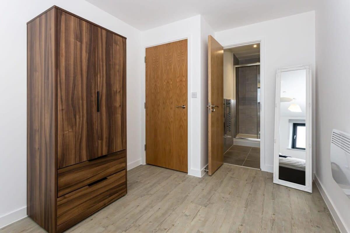 Modern 2 Bed Salford Apartment Stunning Views Manchester Zewnętrze zdjęcie